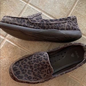 Crocs women’s 10 leather non marking slip on